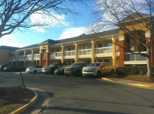 HomeTowne Studios by Red Roof Chantilly