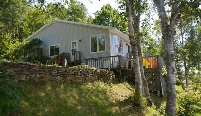 Homey cottage on Great Bras d'Or Lake.