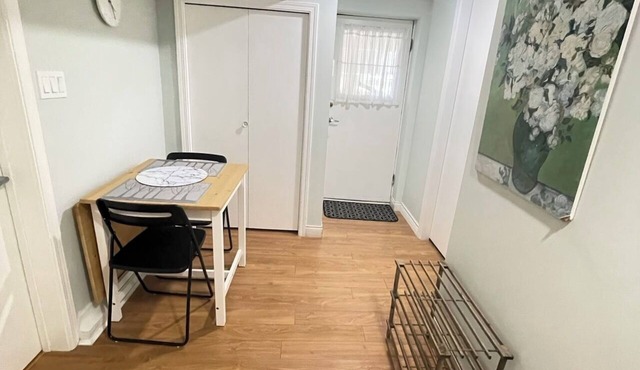 Homey room located at Arbutus, Vancouver West. Quiet and comfortable .