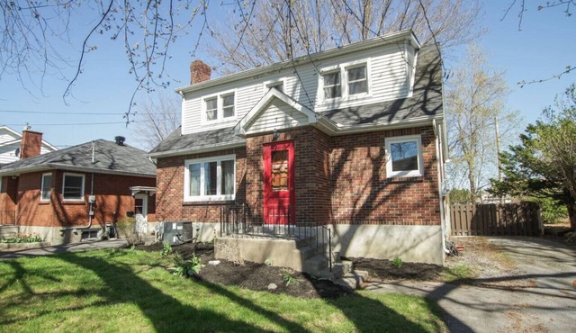 Homey Single Family on Old Orchard
