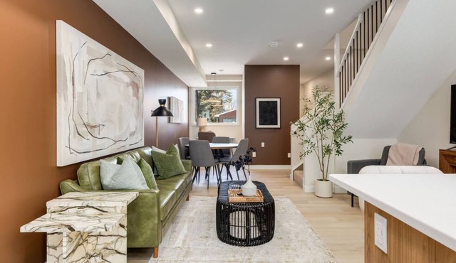 "Honey" NEW 3 Bdrm Townhome-10 mins from C-Train!