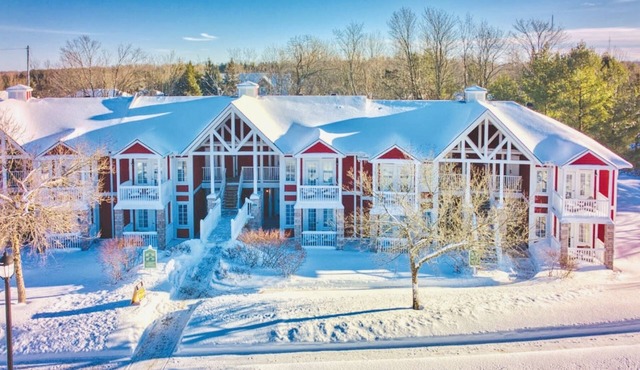🐎Horseshoe Valley townhouse condo close to lakes 🌊