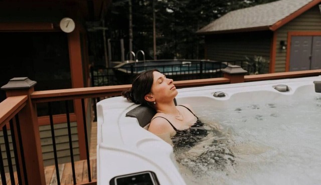 Hot tub Kid Gym Ski Fireplace