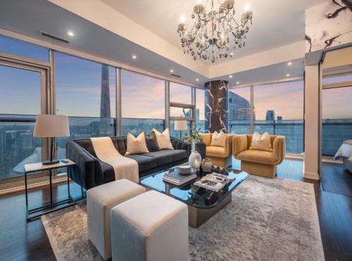 Hudson Suites - Entertainment District Downtown CN Tower View Balcony Pool & Hot Tub