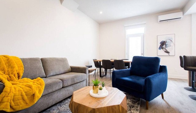 Huge 2 Bdr with Balcony in Mile End by Denstays