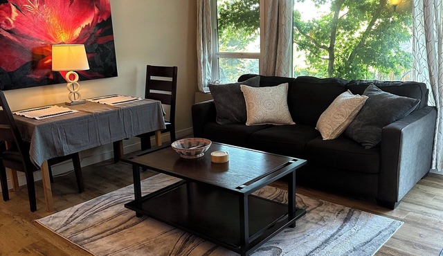 Hummingbird Garden Pet Friendly Suite, 2 bedroom with ocean view.