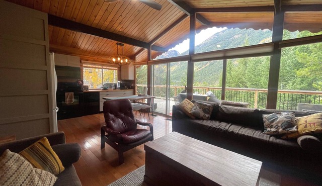 Idyllic Mountain Ski Cabin
