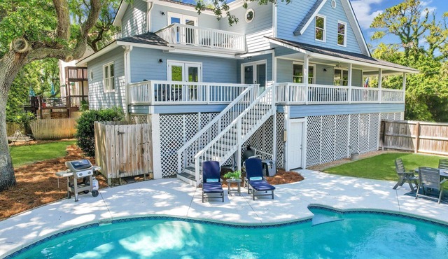 Immaculate East Beach Home, Private Pool, 50 yards to Beach Access