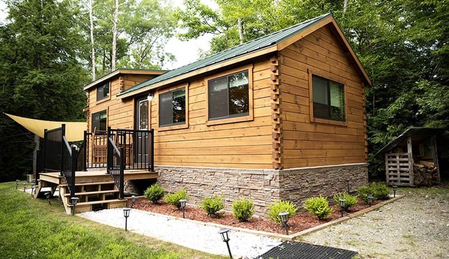Incredible Modern Tiny Log Cabin near the Ammonoosuc River for a Romantic Getaway in New Hampshire