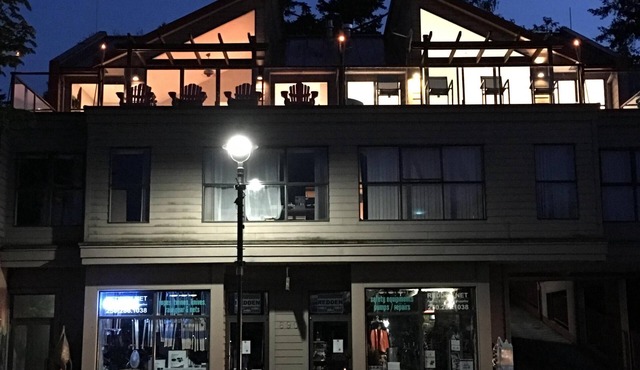 Incredible Views, Day and Harbour lit Nights