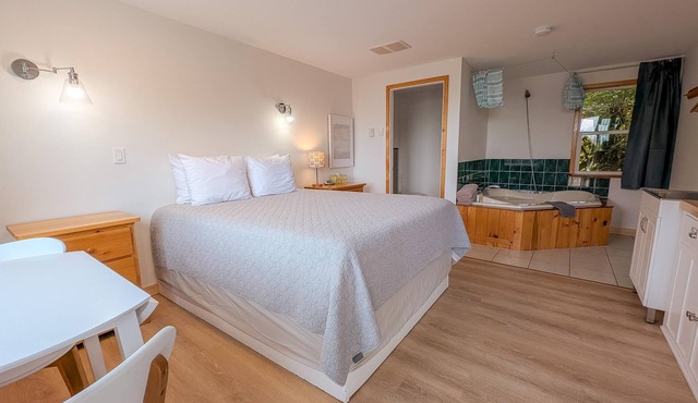 Jacuzzi Suite | Ocean View
