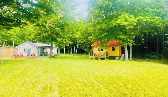 Julia’s Harmony Beach Cottage | Lake Superior View