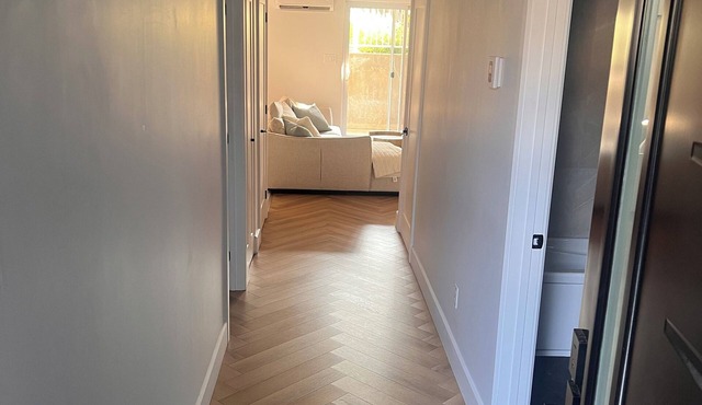 Junior Suite Laval Freshly renovated apartment with High-end appliances