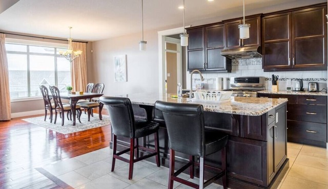 Kelowna Spacious 2 Bedroom House