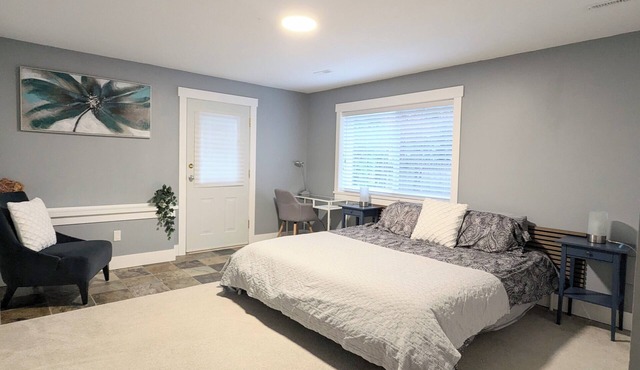 King bed, spacious suite with Netflix and Prime