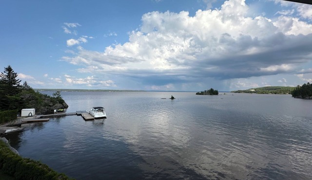 King Suite - Lake Front - Private Ensuite