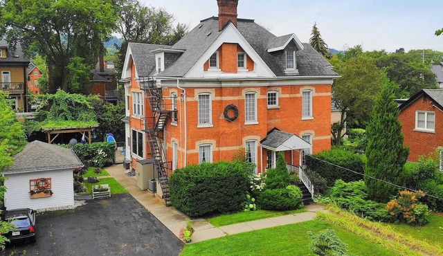 Kirkendall North Getaway - with pool