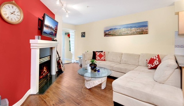 Kitsilano Apartment | 6 blocks to the beach License number 24-229694