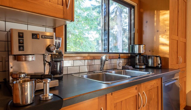 Knotty Pine Lodge
