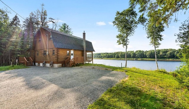 Knotty Pines 4 Bedroom with Waterfront Views