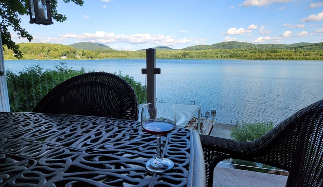 L'Antre d'Eux on Lac Bromont (FULL for 2025)