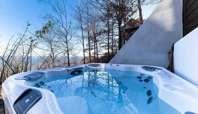 Le Meridien de Charlevoix 35: River View & Hot Tub