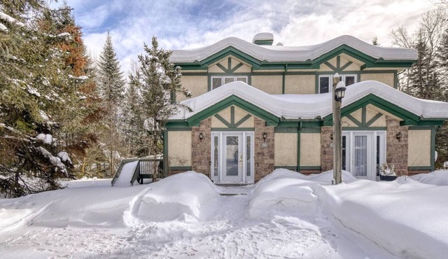 La Bête Tremblant: Classic & Charming Chalet