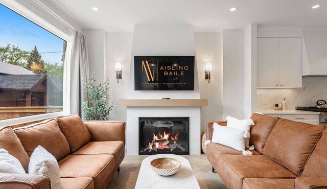 La Maison | Pvt Hot Tub | Kensington | 2500 sqft