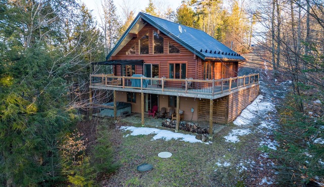 La perle rosée boréale: rustic cottage on the water