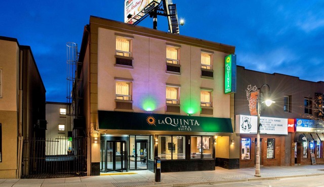 La Quinta Inn & Suites by Wyndham Oshawa