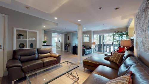 LAGOONS 20 Village location Rare 5BDR Condo With Private Hot Tub
