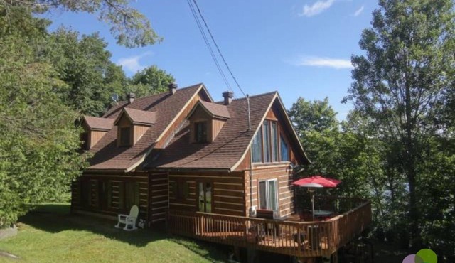 Lake front warm and relaxing country home.