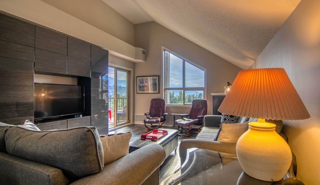 Lake & Mountain View Penthouse | Hot Tub | Pool