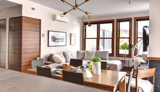 Lake side suite with view on the mountains