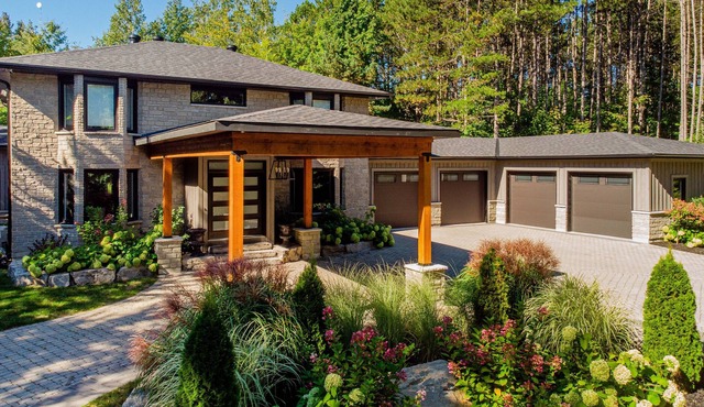 Lake Simcoe Cottage with pool & hot tub
