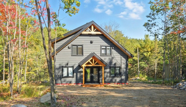 LAKE | VIEW | SPA | PRIVACY | COMFORT