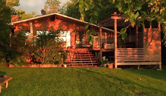 Lakefront cottage - two decks overlooking Lake Winnipeg