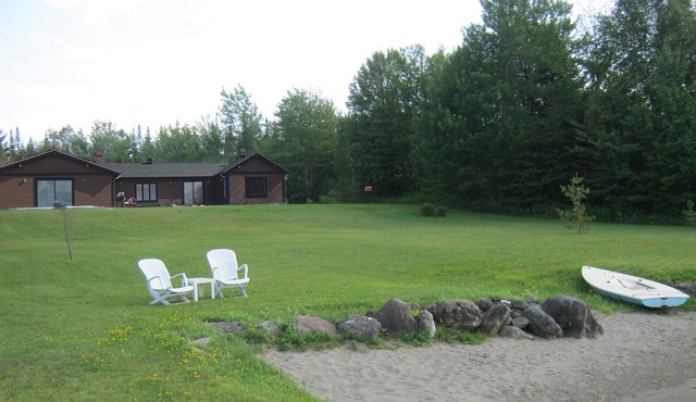 Lakefront cottage Aylmer