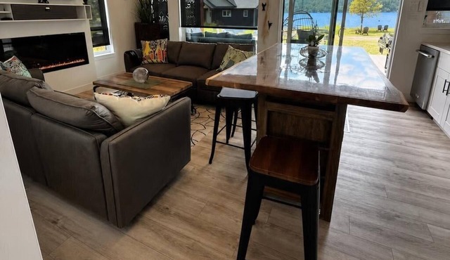 Lakefront Cottage,Hot Tub, Kayaks,Paddle Boards–ATV & Snowmobile Trails,Sleeps 6
