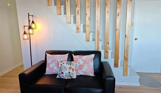 LAKEFRONT COTTAGE #2 - Less than 30 minutes to Sandbanks - LAKE CONSECON RESORT