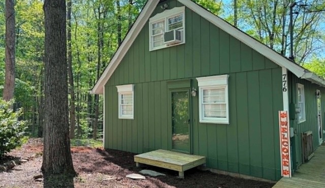 Lakefront Escape close to Clemson and Seneca