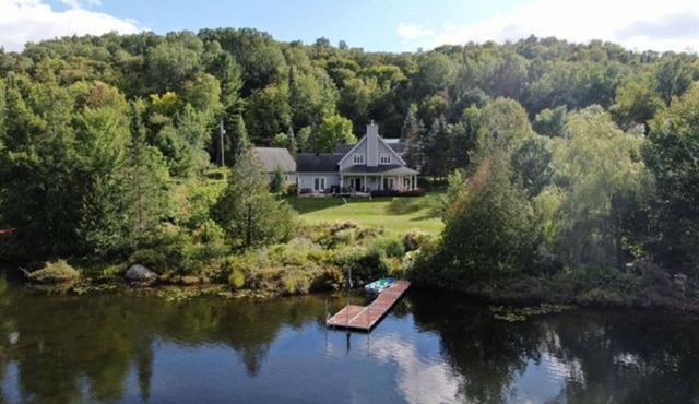 Lakefront family home near Tremblant ski village