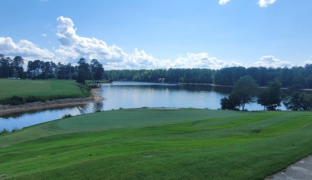 Lakefront Golf Course Vacation with Heated Pool