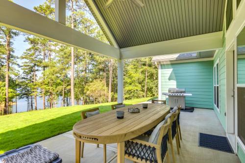 Lakefront McCormick Retreat w/Patio & Views