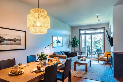 Lakefront & Mountain View - 1 Bedroom Resort Suite