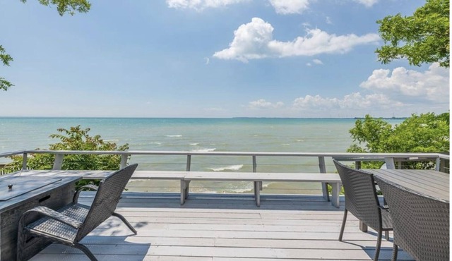 Lakehouse with Private Beach!