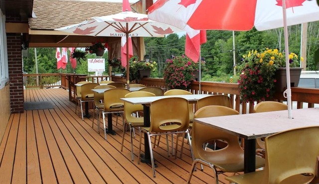 Lakeside Inn
