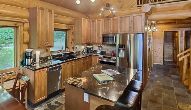 Lakeside Mountain Chalet- Tyaughton (Tyax) Lake