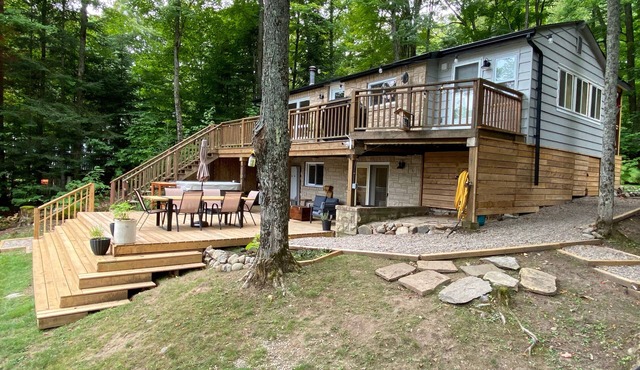 Lakeside retreat in Highlands East: A 4-season getaway with hot tub