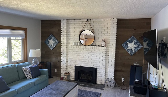 Lakeside Serenity, Your perfect retreat at our Charming Lake Cottage.